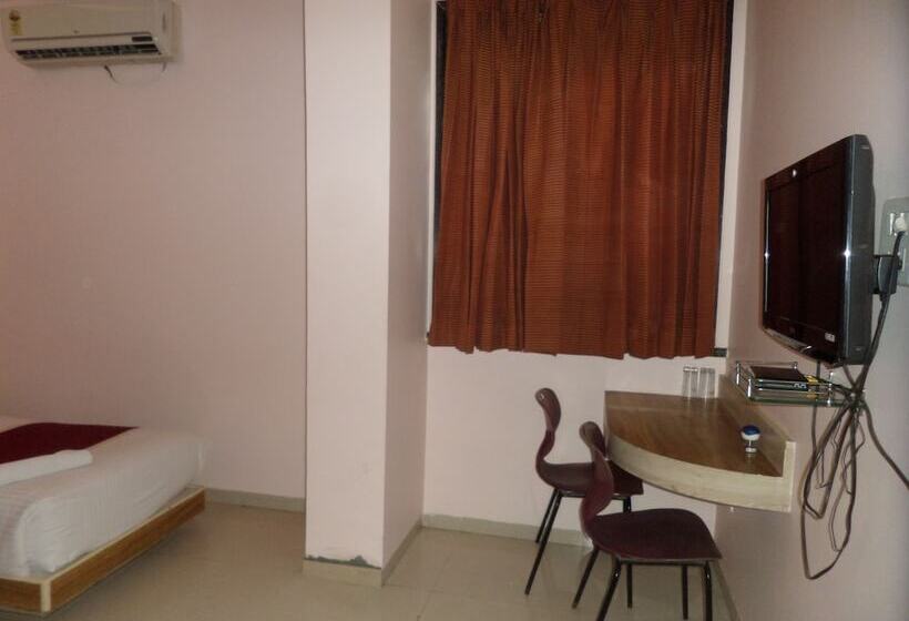 בית מלון כפרי Neelam Executive