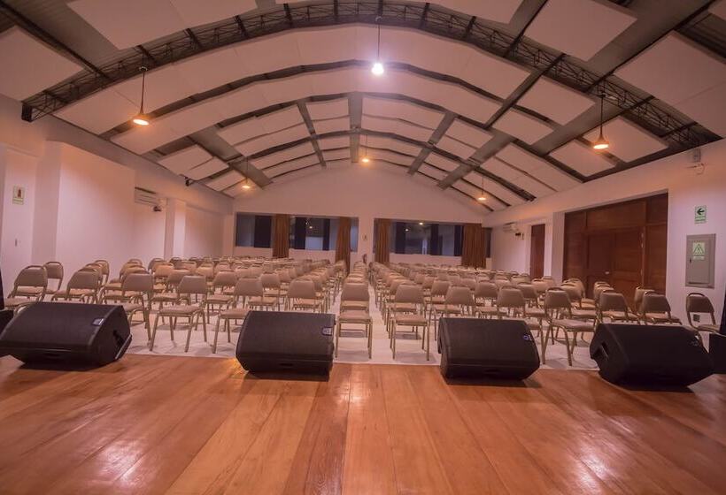 בית מלון כפרי Qallwa Pucallpa