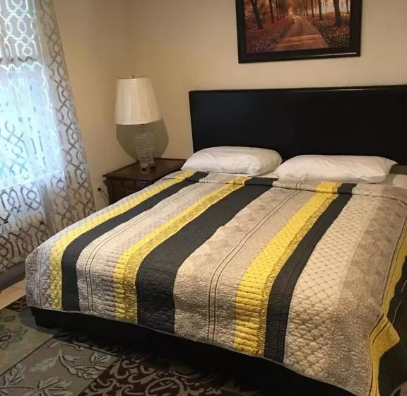 モーテル Misquamicut Beach Front Inn