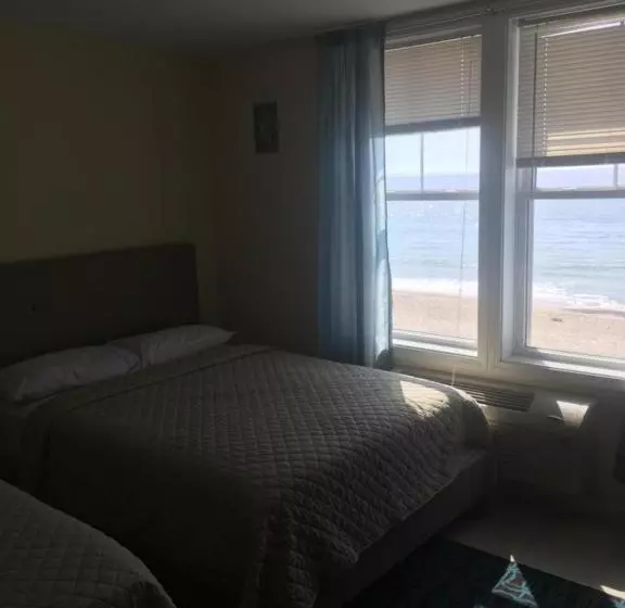 モーテル Misquamicut Beach Front Inn