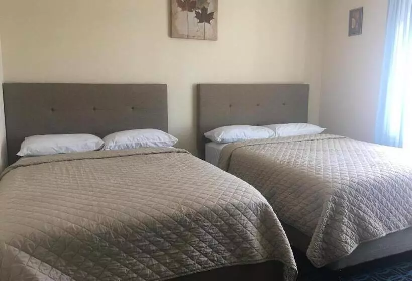 モーテル Misquamicut Beach Front Inn
