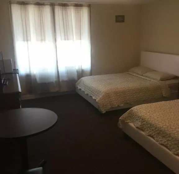 モーテル Misquamicut Beach Front Inn