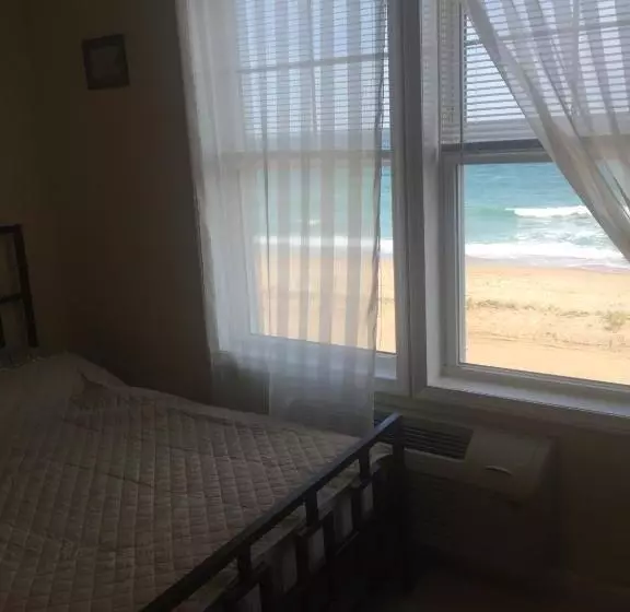 モーテル Misquamicut Beach Front Inn