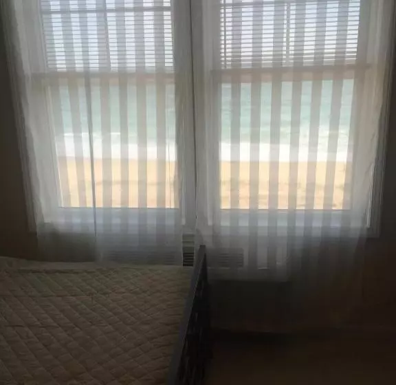 モーテル Misquamicut Beach Front Inn