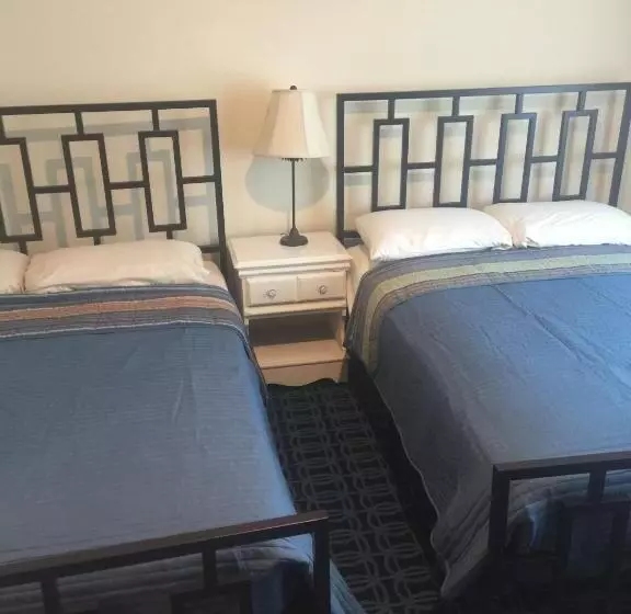 モーテル Misquamicut Beach Front Inn