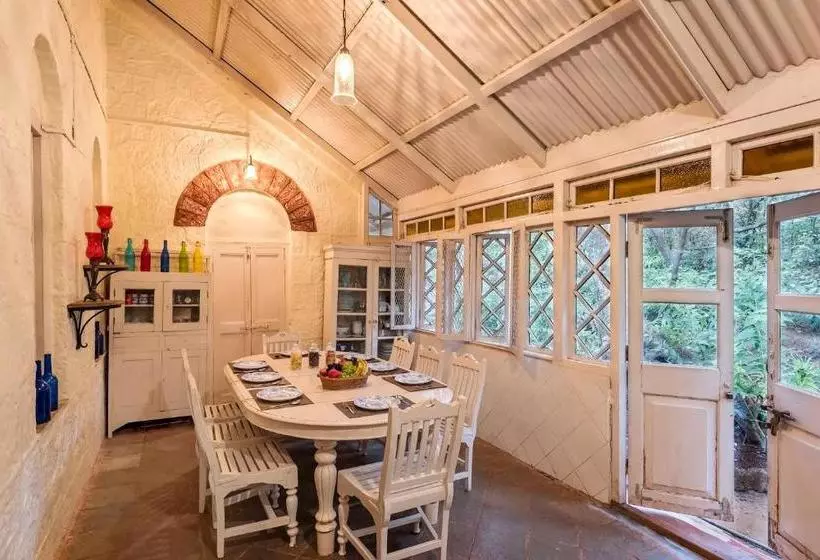 Saffronstays Parsi Manor, Matheran
