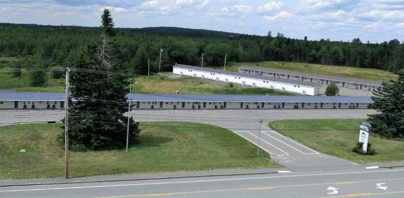 The Bluebird Motel Maine