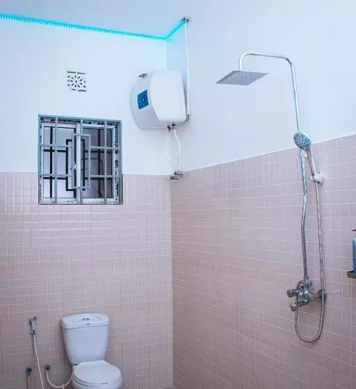 Aamiaismajoitus (B&B) Villa Local Lodge