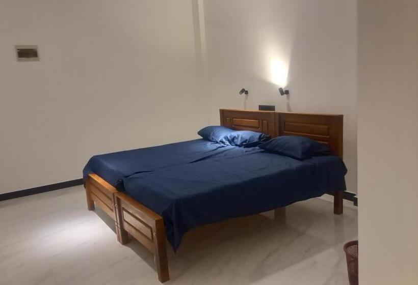 فندق Elil Thankagam