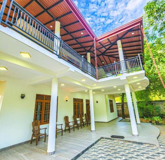 فندق Traget Safari Home Stay