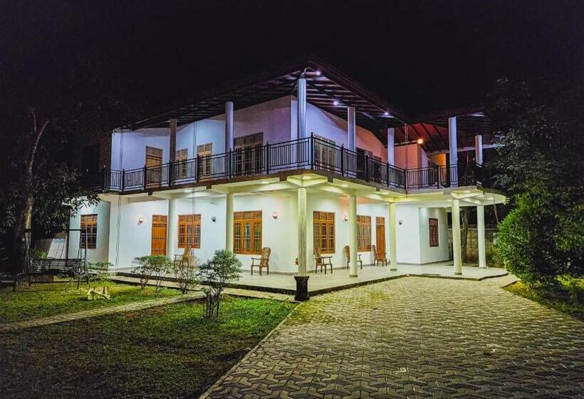 فندق Traget Safari Home Stay