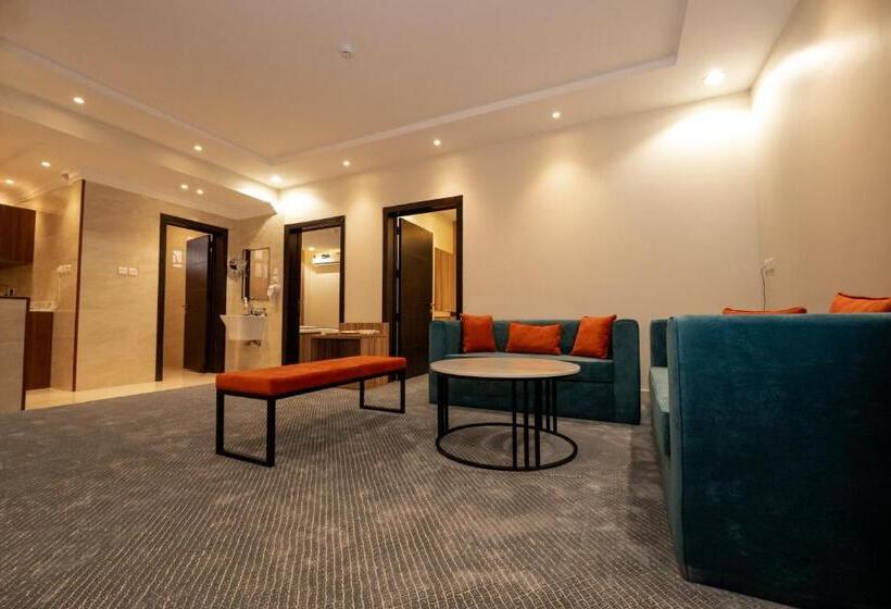 نصف الموسم للشقق المخدومة