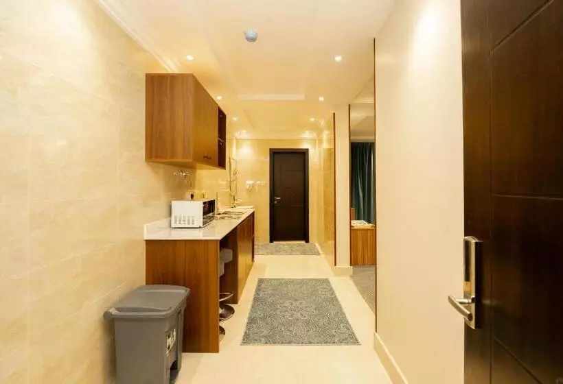 نصف الموسم للشقق المخدومة