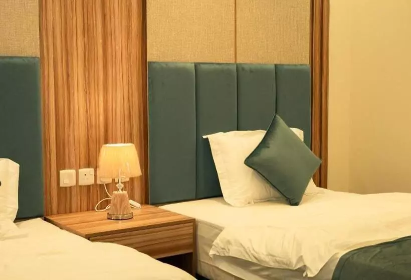 نصف الموسم للشقق المخدومة