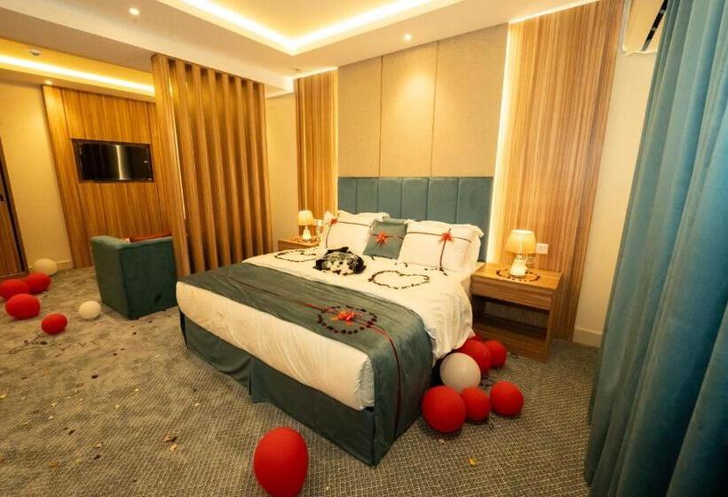 نصف الموسم للشقق المخدومة