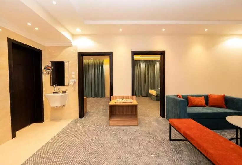 نصف الموسم للشقق المخدومة