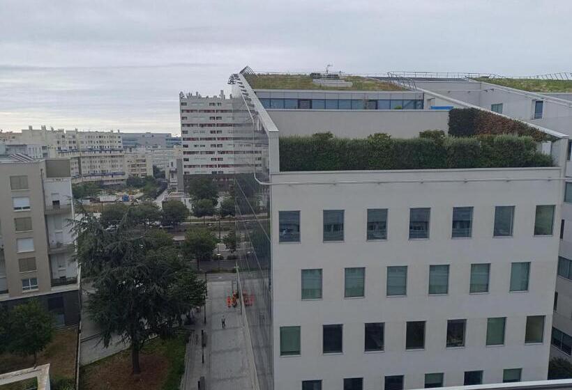 هاستل Auberge Paris La Défense