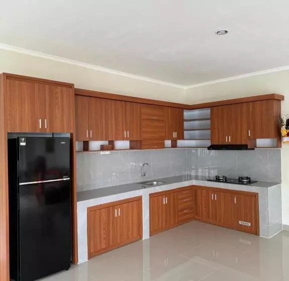 Aamiaismajoitus (B&B) Nyoman House