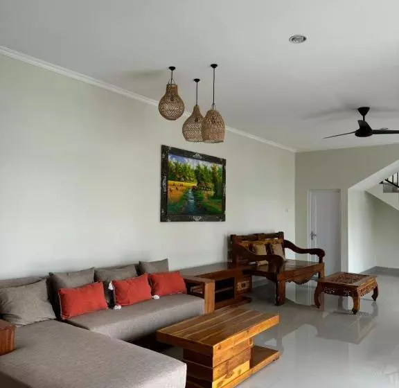 Aamiaismajoitus (B&B) Nyoman House