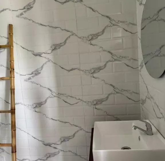 Aamiaismajoitus (B&B) Nyoman House