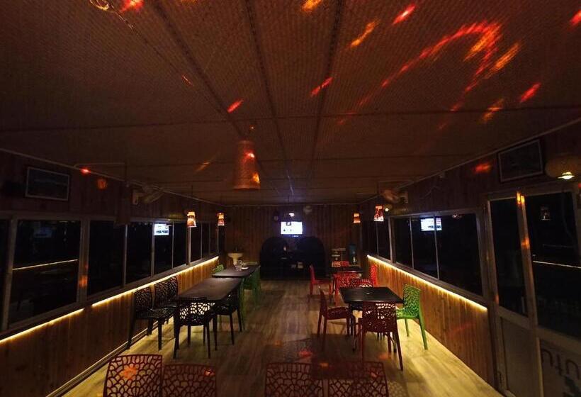 Grasshopper Jungle Queen Resort