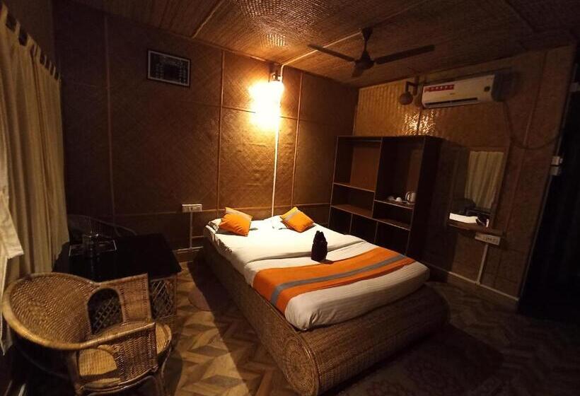 Grasshopper Jungle Queen Resort