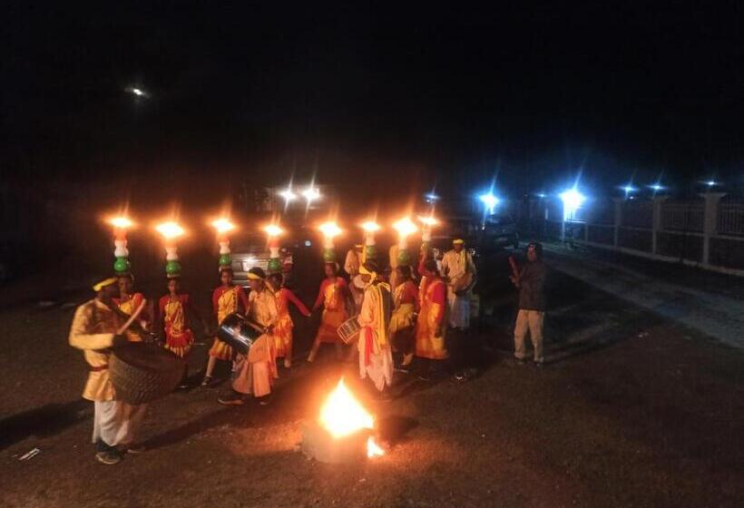Grasshopper Jungle Queen Resort