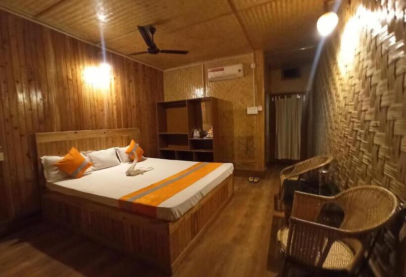 Grasshopper Jungle Queen Resort