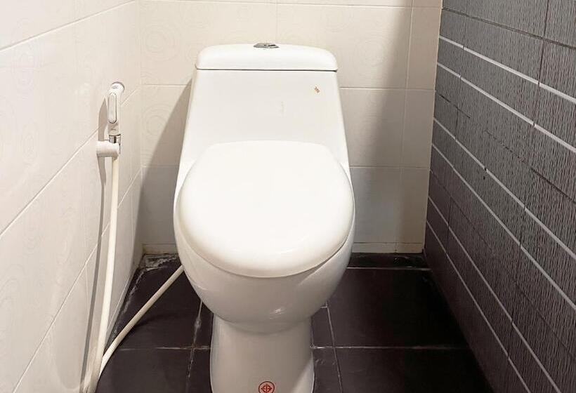 호텔 โรงแรมเพ็ญพิศ