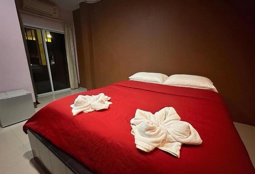 호텔 โรงแรมเพ็ญพิศ