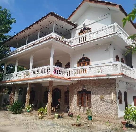 Pensió Mathu Villa S