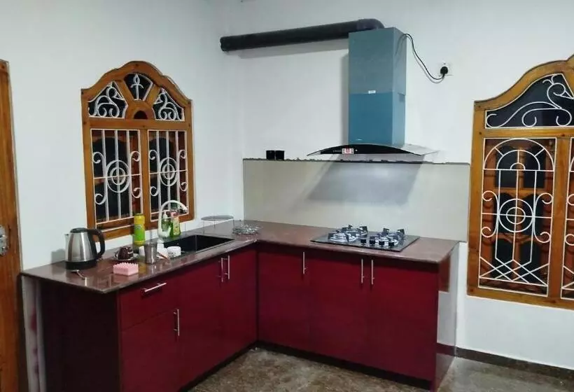 Pensió Mathu Villa S