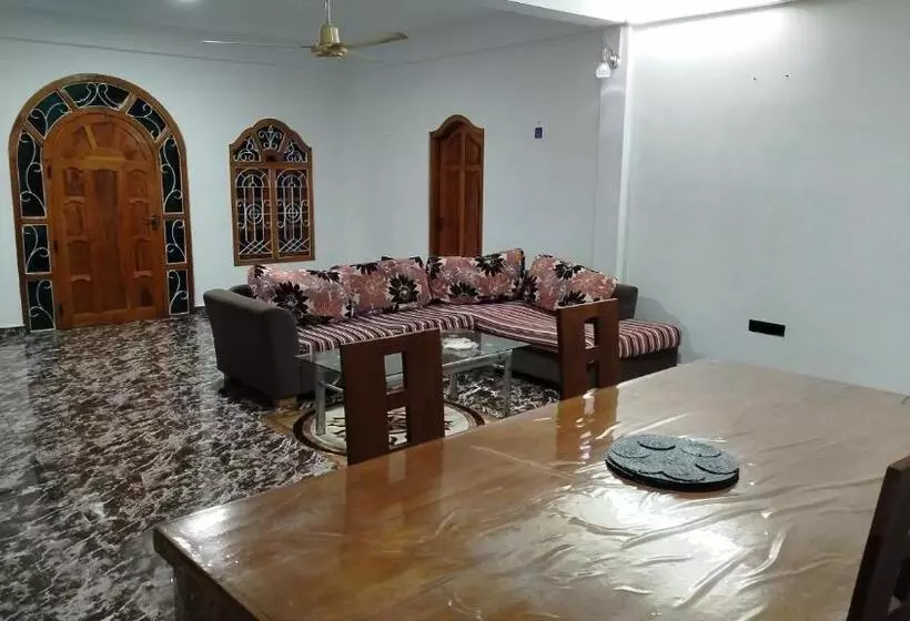 Pensió Mathu Villa S