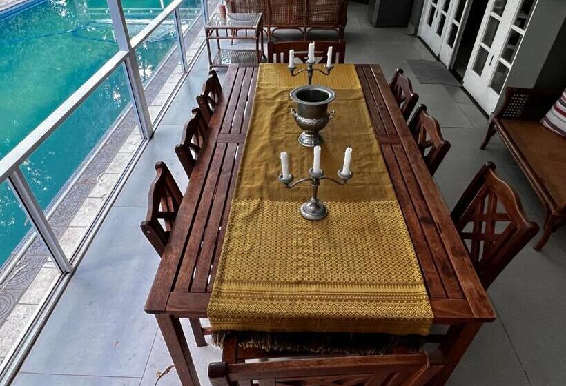 Pension Mitchell Bank Hideaway