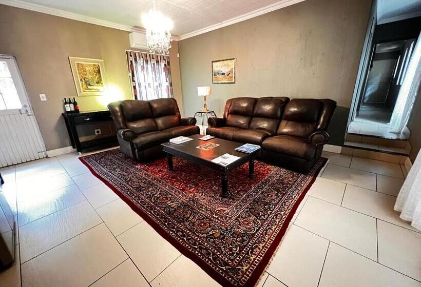 Pension Mitchell Bank Hideaway