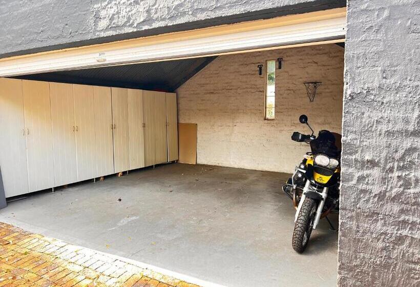 Pension Mitchell Bank Hideaway