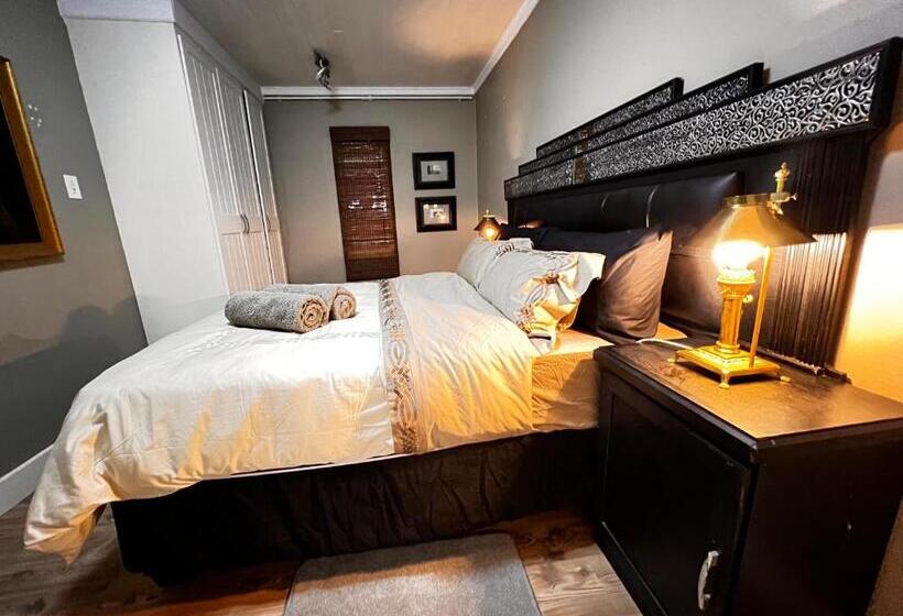 Pension Mitchell Bank Hideaway