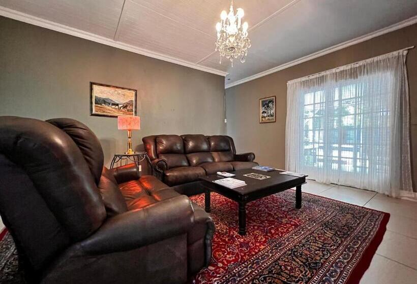 Pension Mitchell Bank Hideaway