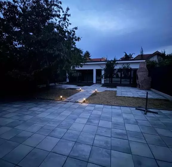 پانسیون The Cube