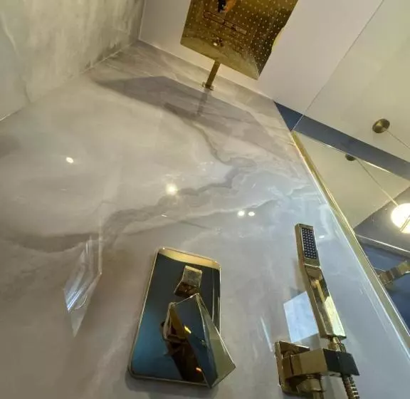 پانسیون The Cube