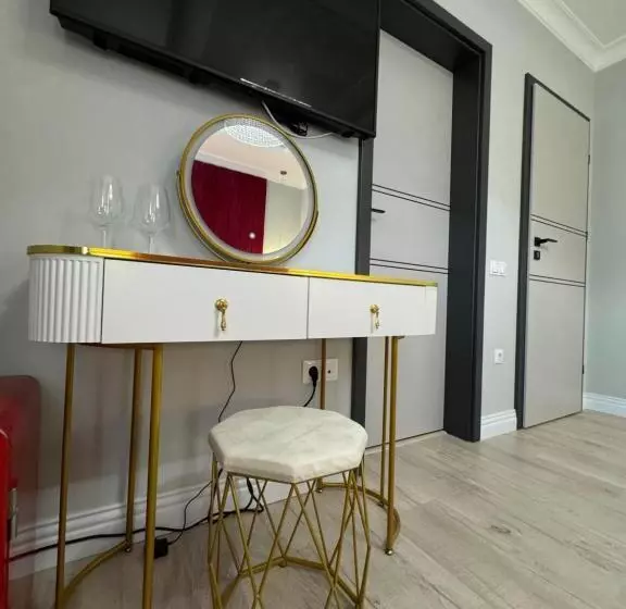 پانسیون The Cube