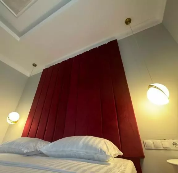 پانسیون The Cube