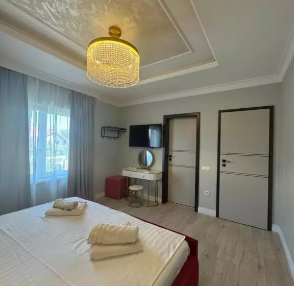 پانسیون The Cube