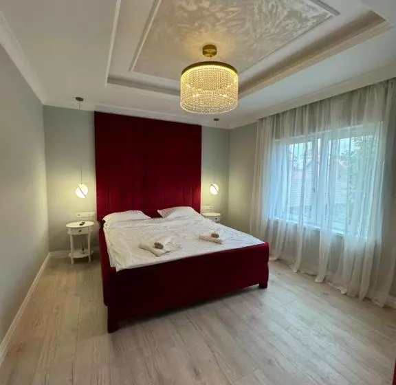 پانسیون The Cube