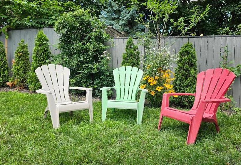 تختخواب و صبحانه Serenity Inn