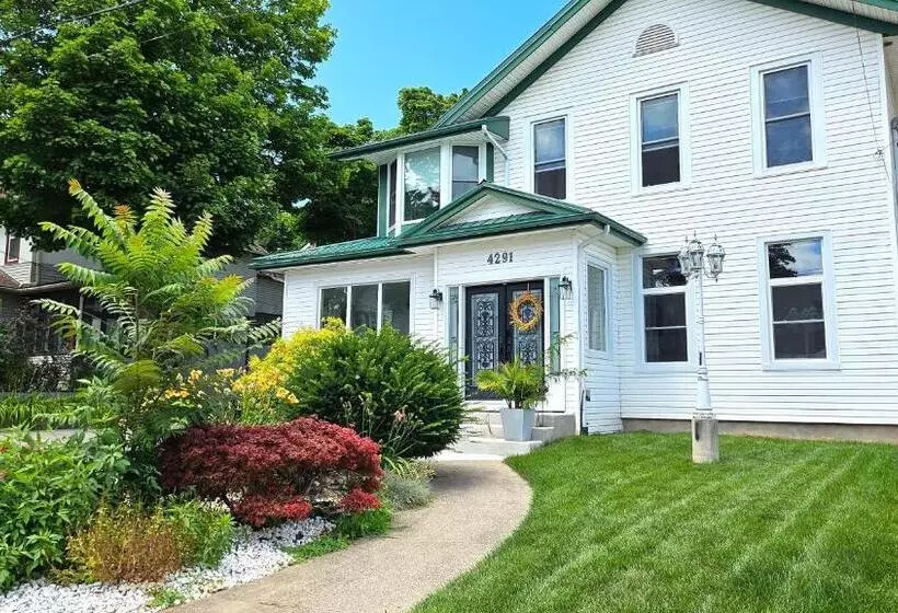 تختخواب و صبحانه Serenity Inn