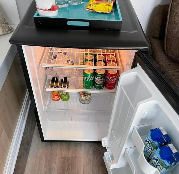 تختخواب و صبحانه Serenity Inn