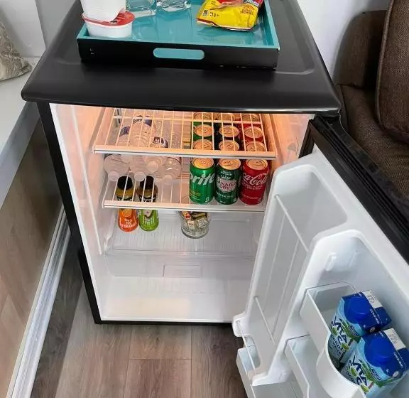 تختخواب و صبحانه Serenity Inn