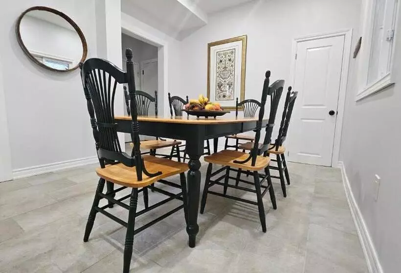 تختخواب و صبحانه Serenity Inn