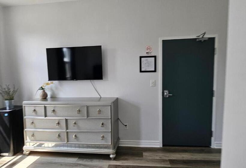 تختخواب و صبحانه Serenity Inn